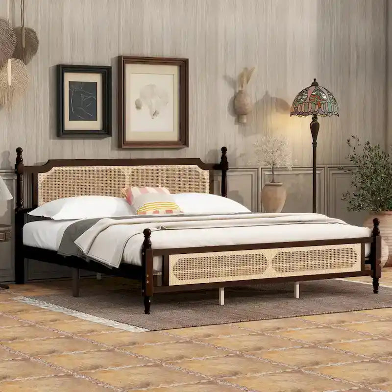 Lit plateforme King avec tête de lit en rotin et rangement sous le lit