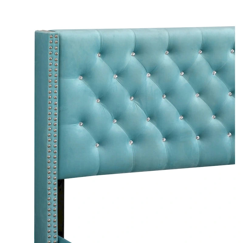 Lit capitonné avec garniture cloutée, en velours ou en tissu sergé