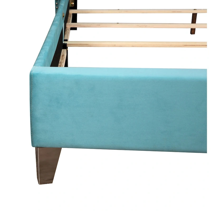 Lit capitonné avec garniture cloutée, en velours ou en tissu sergé
