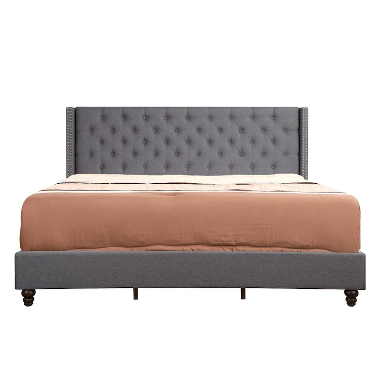 Lit capitonné avec garniture cloutée, en velours ou en tissu sergé