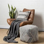 Pouf carré Brinket gris/crème en polyester tissé main