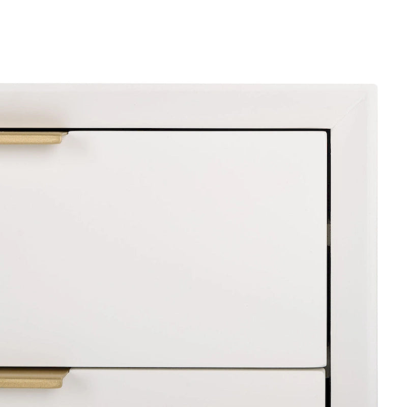 Table de chevet 3 tiroirs, cadre en bois blanc avec pieds à embouts dorés