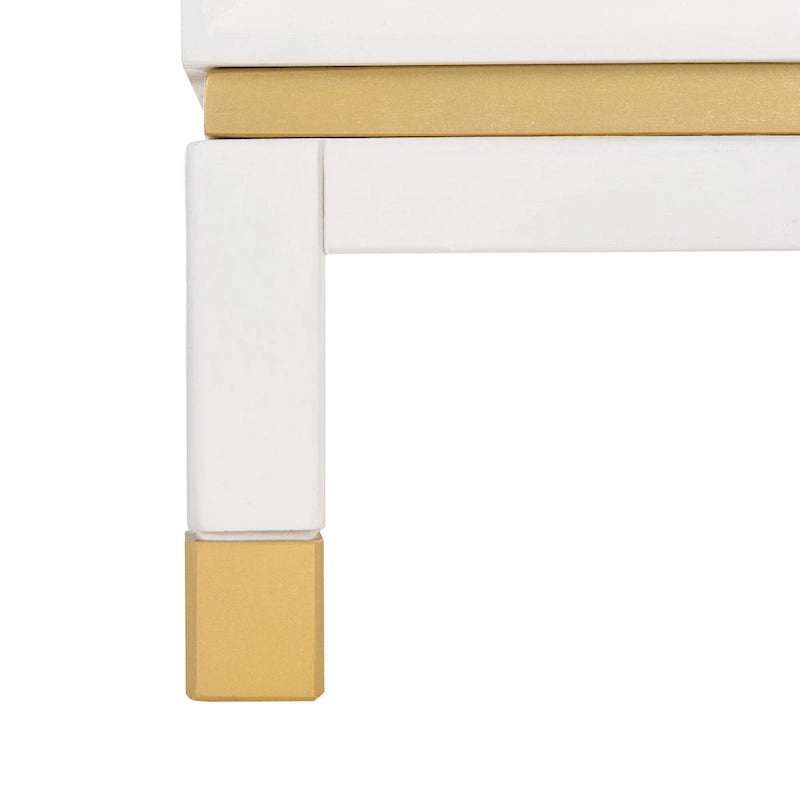 Table de chevet 3 tiroirs, cadre en bois blanc avec pieds à embouts dorés