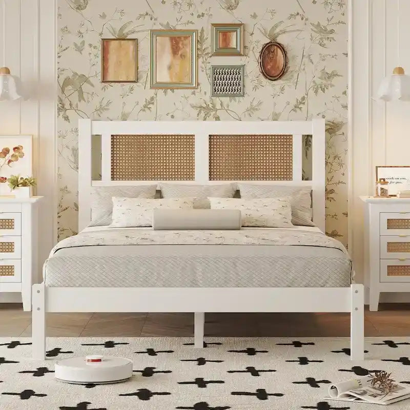 Lit plate-forme queen size en bois avec tête de lit en rotin naturel
