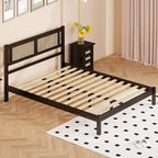 Lit plateforme Queen Size en bois avec tête de lit en rotin naturel